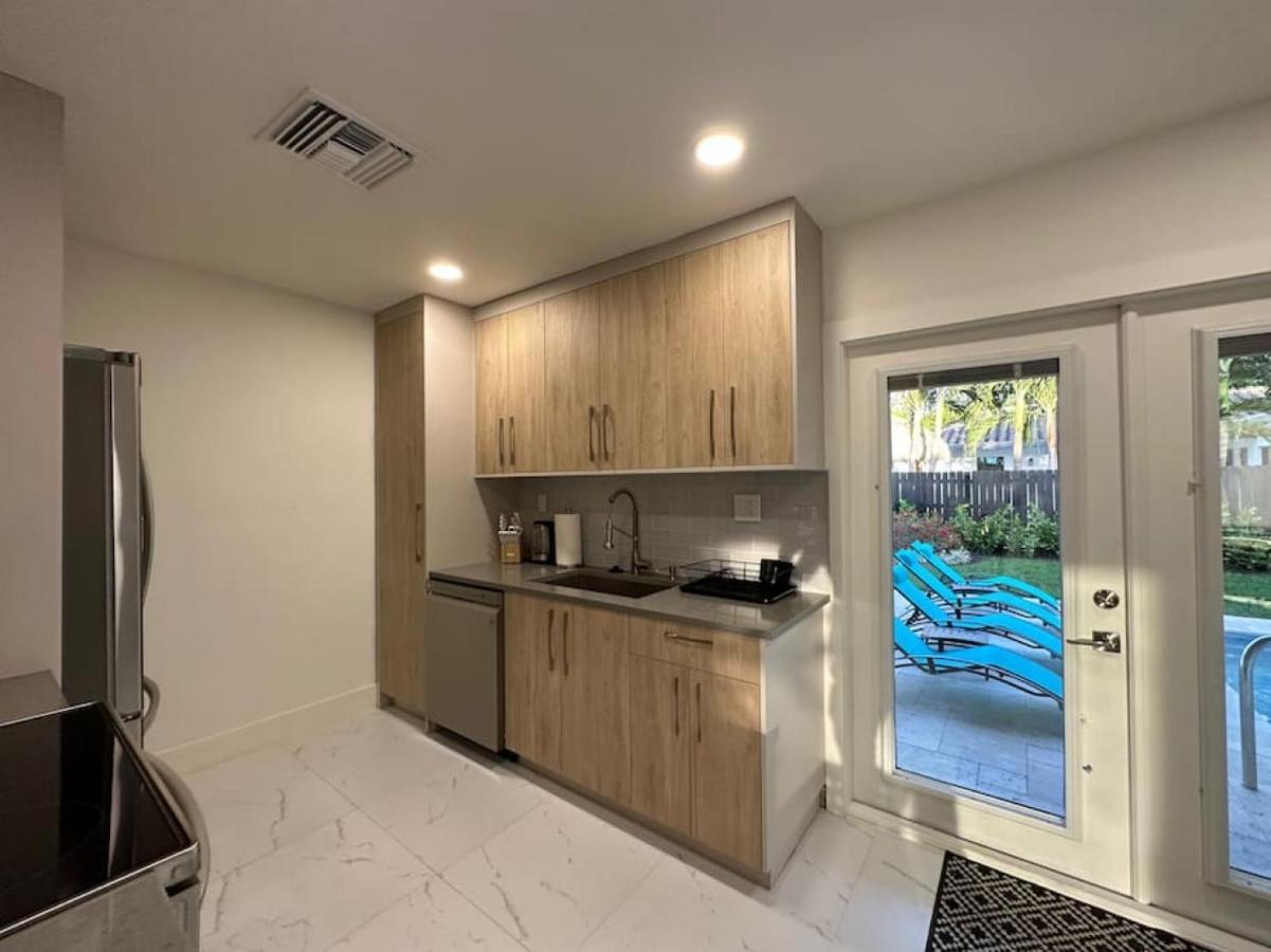 The Sun House - 3 Bed, 2 Bath, Private Pool, Fire Pit, Huge Backyard Villa Fort Lauderdale Bagian luar foto