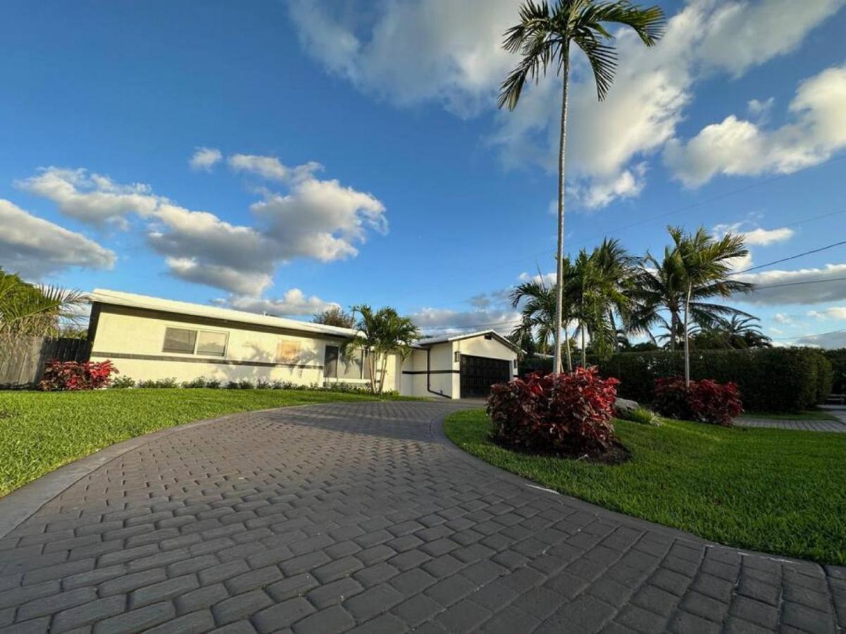 The Sun House - 3 Bed, 2 Bath, Private Pool, Fire Pit, Huge Backyard Villa Fort Lauderdale Bagian luar foto