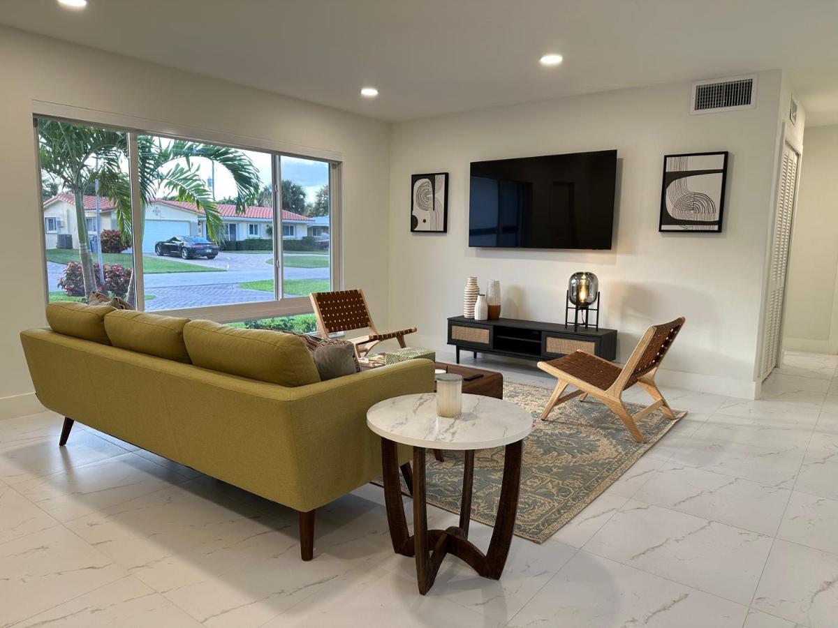 The Sun House - 3 Bed, 2 Bath, Private Pool, Fire Pit, Huge Backyard Villa Fort Lauderdale Bagian luar foto